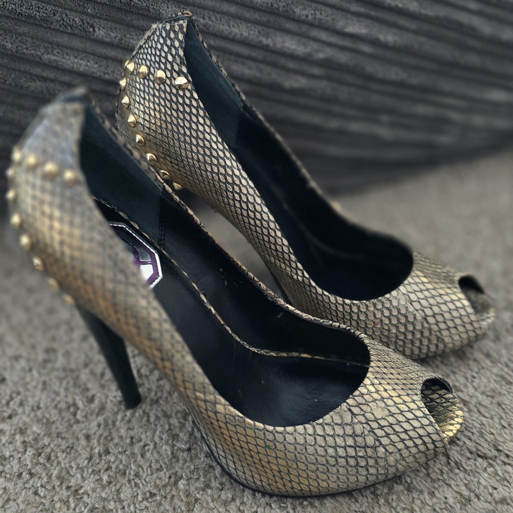 DMSX Donald J Pliner Heels Size